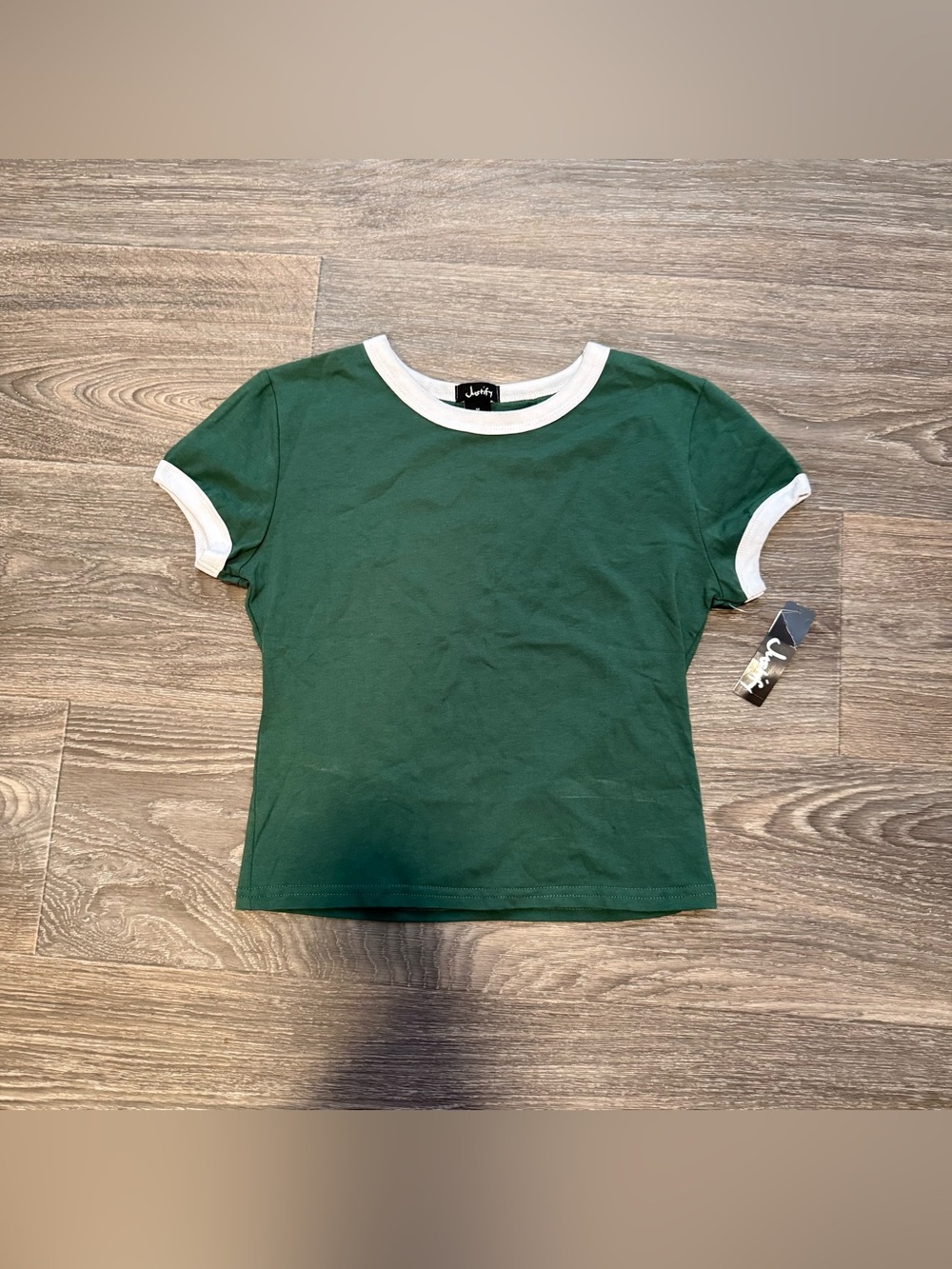 *NWT* green and white trim ringer cotton crop tee